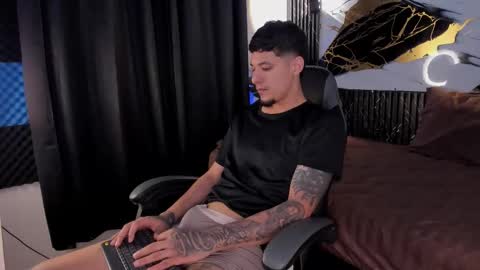 kylesmithx_ online show from March 17, 10:23 pm