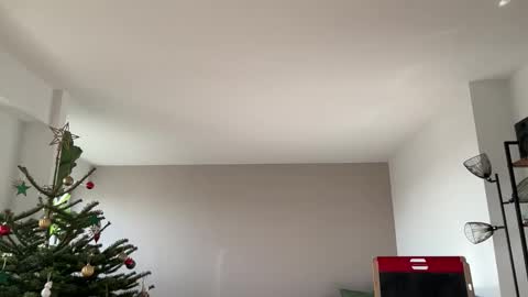 Lanimal online show from December 18, 11:28 am