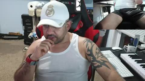 LatinLover83 online show from April 19, 7:52 am