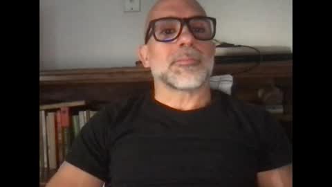 latino_to20 online show from June 10, 8:53 pm