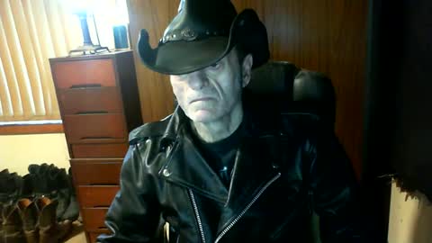 leathergreaser online show from July 12, 9:28 pm