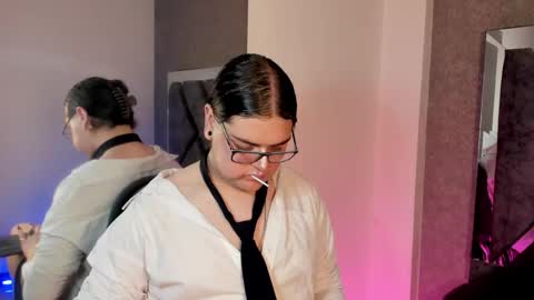 leenox online show from February 11, 1:43 am