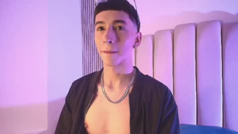 lian_cameron online show from June 16, 3:31 am