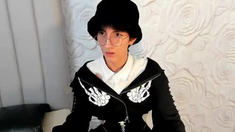 PRINCE online show from May 12, 6:33 am