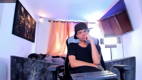 logan_crown online show from June 8, 1:56 pm