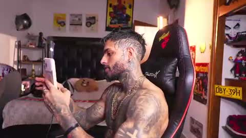 logan_hugh8 online show from June 28, 12:38 am
