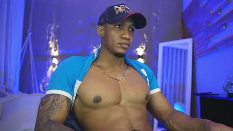 logan_varela online show from July 14, 11:49 am