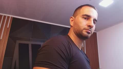  L O R E N Z O  Thumbs Up help  online show from April 4, 5:21 pm