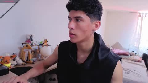 Lu Independent Model online show from March 20, 5:28 pm