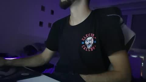 lukasschoetz online show from September 29, 9:21 pm