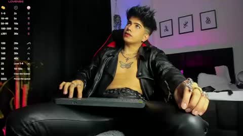 Lyle Bennett Freelance Model online show from July 12, 2:41 pm
