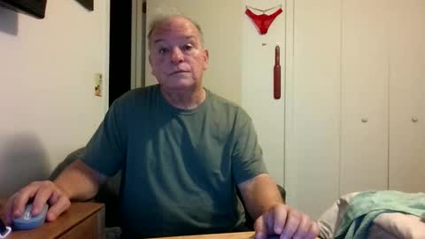 mackdocc001 online show from April 6, 11:22 am