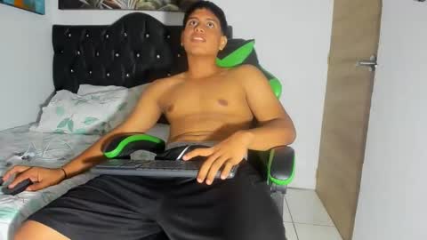 M A G N U S T online show from April 14, 1:49 am