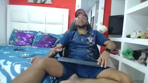 max_sexyhot26 online show from February 15, 3:09 am