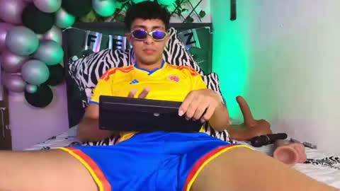 maxi_and_evan online show from July 3, 8:13 pm