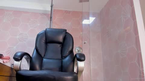 maximo_zahir online show from February 18, 8:12 am