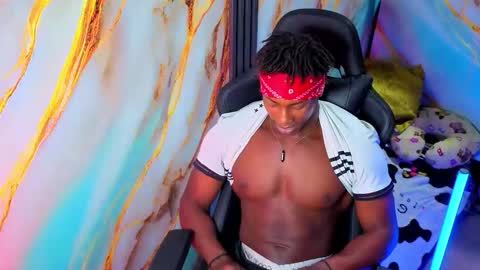 Maxmuscle10 online show from March 6, 7:11 pm