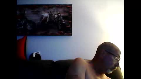 me at home online show from October 4, 11:26 am