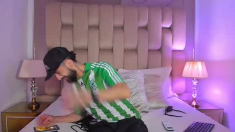  Medellin Boy  online show from March 4, 9:00 pm