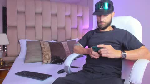  Medellin Boy  online show from February 17, 7:53 pm