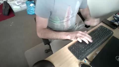 melbguy_075 online show from April 3, 12:40 am