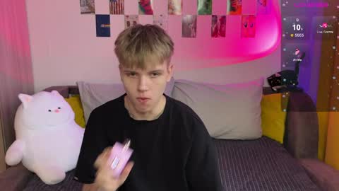 Arthur online show from April 3, 3:53 pm