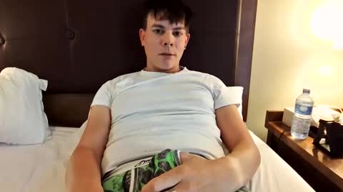 michaeltwinkboy online show from May 20, 4:57 pm