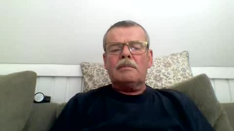 mikael42 online show from June 7, 1:29 pm