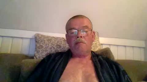 mikael42 online show from May 10, 7:15 pm