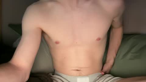 milkedboy964 online show from February 12, 5:13 am