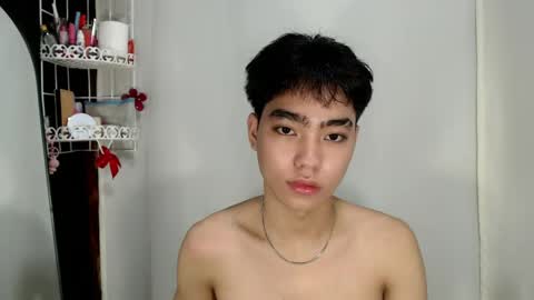 mingkla_man online show from April 12, 10:54 pm