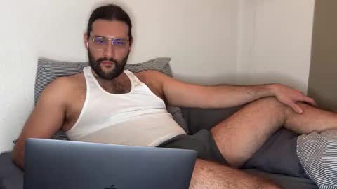 molten_escargot online show from December 22, 10:17 am