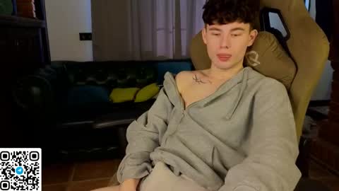 moon_gloww online show from March 9, 5:45 am