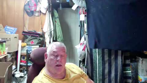 mr_canoe_licker_69 online show from December 16, 1:43 pm