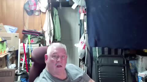 mr_canoe_licker_69 online show from December 17, 7:59 pm