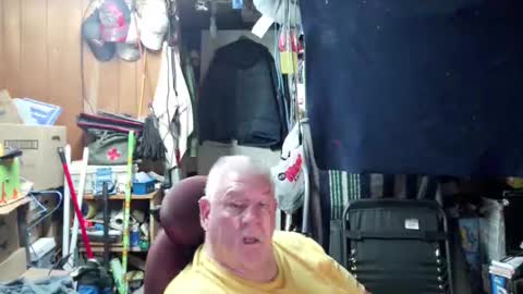 mr_canoe_licker_69 online show from December 29, 3:13 pm