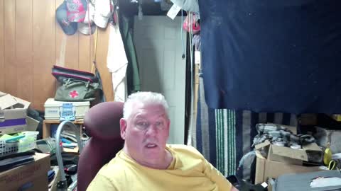 mr_canoe_licker_69 online show from December 4, 8:29 pm
