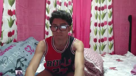 mrheartthief online show from June 10, 6:52 pm