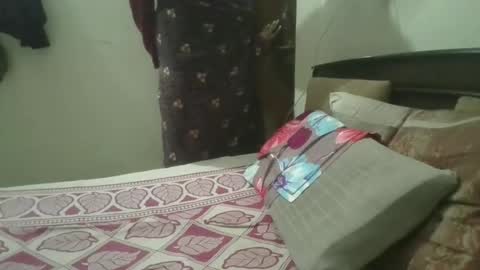 NAIRANANDU28 online show from April 13, 3:18 am