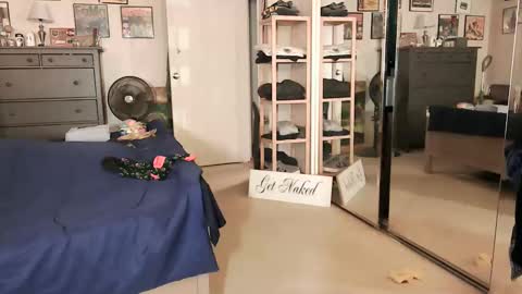 nakedmonkey online show from April 4, 12:18 am