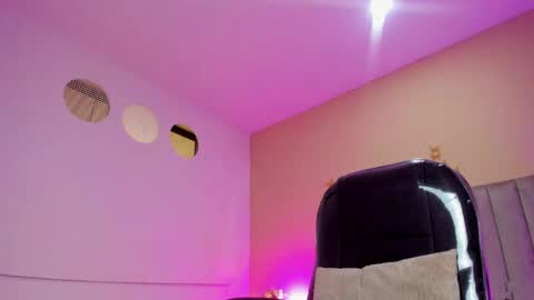 Nascary Fox online show from April 5, 3:19 pm