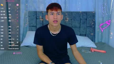 nicolastorres__ online show from March 25, 8:13 pm