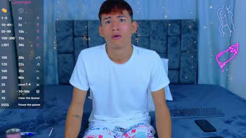 nicolastorres__ online show from April 9, 12:19 am
