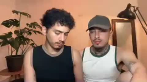 noah_and_steven online show from June 19, 1:33 am
