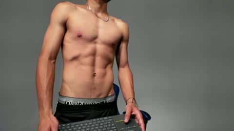 noah_jones41 online show from March 31, 10:00 pm