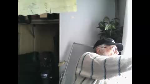 oleredtre online show from March 8, 8:35 pm