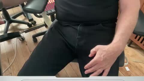 onlocationnyc online show from April 24, 7:38 pm