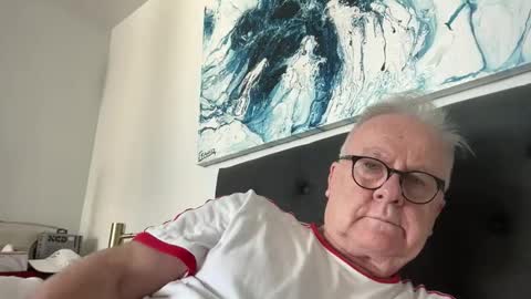 ozhairybearxxxx online show from April 26, 5:27 am