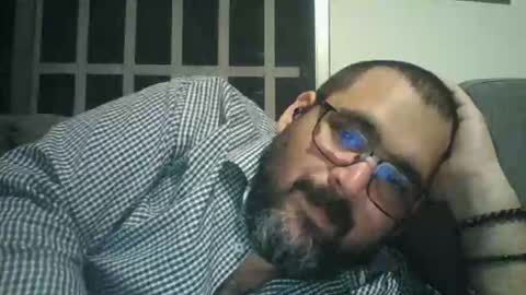 pandaguiar77 online show from April 16, 6:24 am