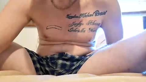 papapfouts online show from April 7, 9:48 pm